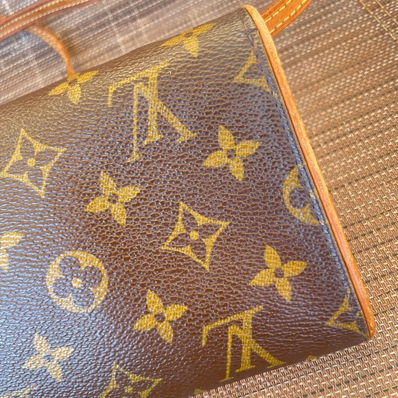 Authentic Louis Vuitton Twin GM - Picture 5 of 16